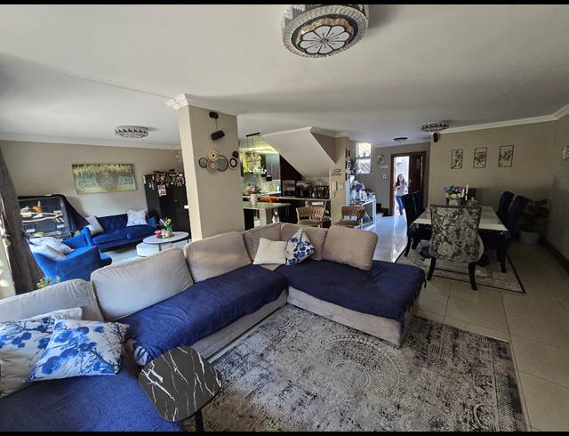 3 BEDROOM SECTIONAL TITLE FOR SALE IN BASSONIA
